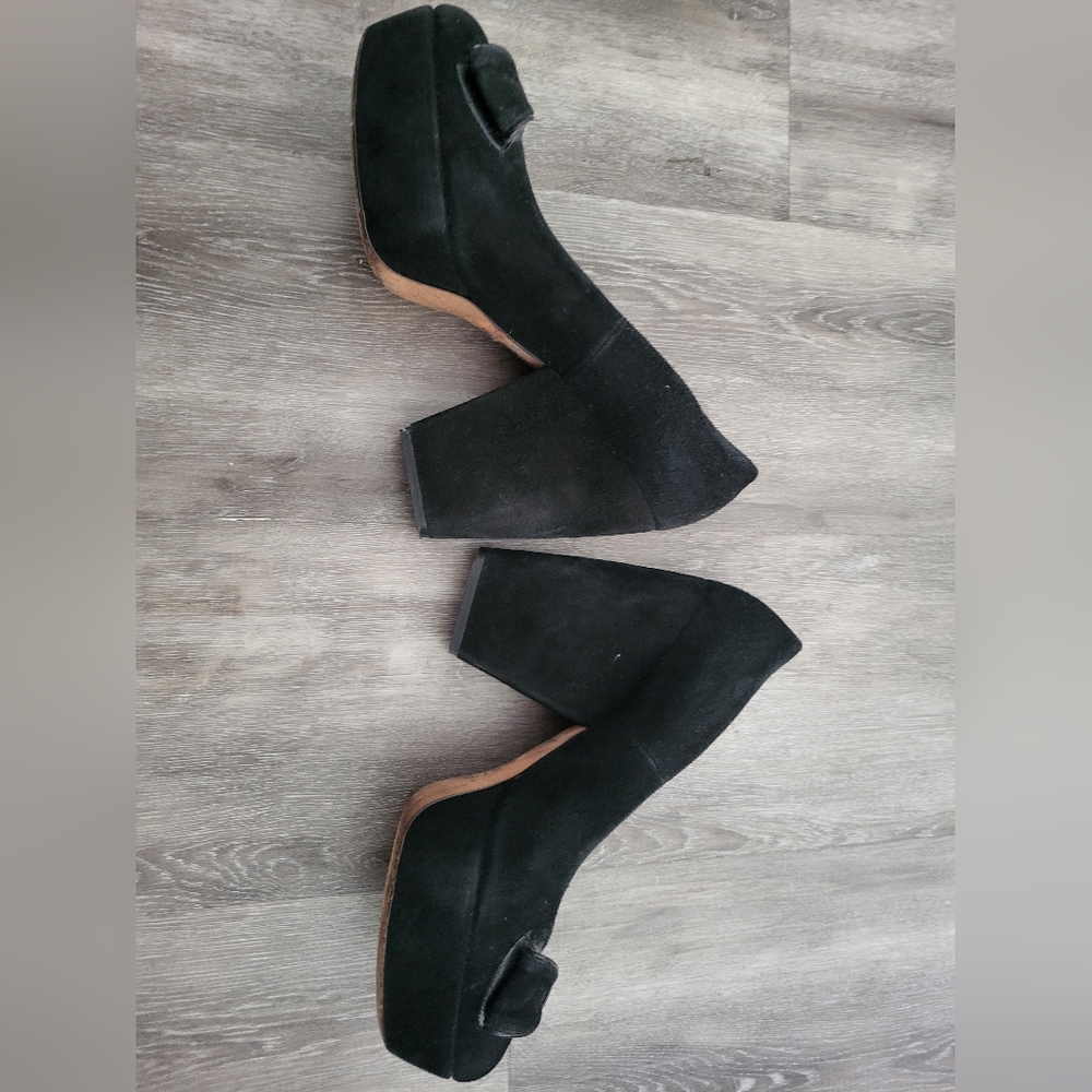 Shoes - Picture 2 of 3